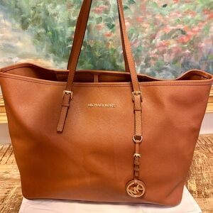 Michael Kors Jet Set Carryall Tan Saffiano Leather Excellent Used Condition🌟
